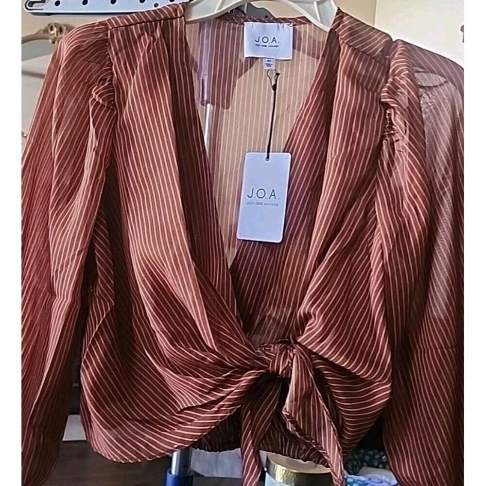J.O.A. Just one answer‎ anthropologie Stripped cropped blouse size XS sheer CR50